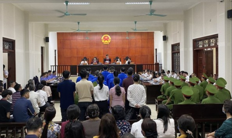 Bị cáo Hoàng Thị Thúy Nga một mực chối bỏ việc đưa tiền cho các cựu quan chức Sở GD&ĐT Quảng Ninh -0