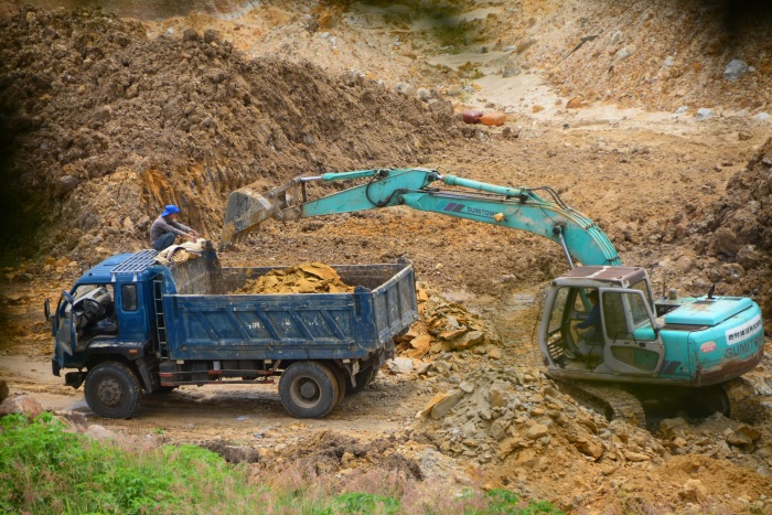 Bí ẩn trong bãi tập kết khoáng sản (Bài 1) -0