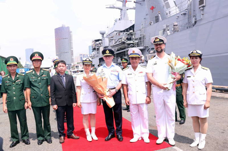 Tàu Hải quân Úc thăm Việt nam -0
