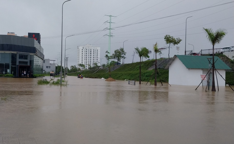 Thừa Thiên Huế mưa xối xả, hồ thủy điện điều tiết xả lũ về hạ du, học sinh nghỉ học -0
