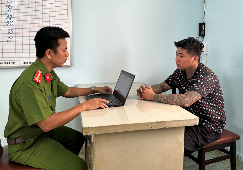 Đã bắt được đối tượng dùng vật nhọn đe dọa, cướp điện thoại của một học sinh  -0