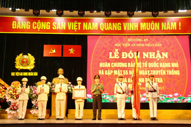 Khoa An ninh điều tra đón nhận Huân chương Bảo vệ Tổ quốc hạng Nhì -0