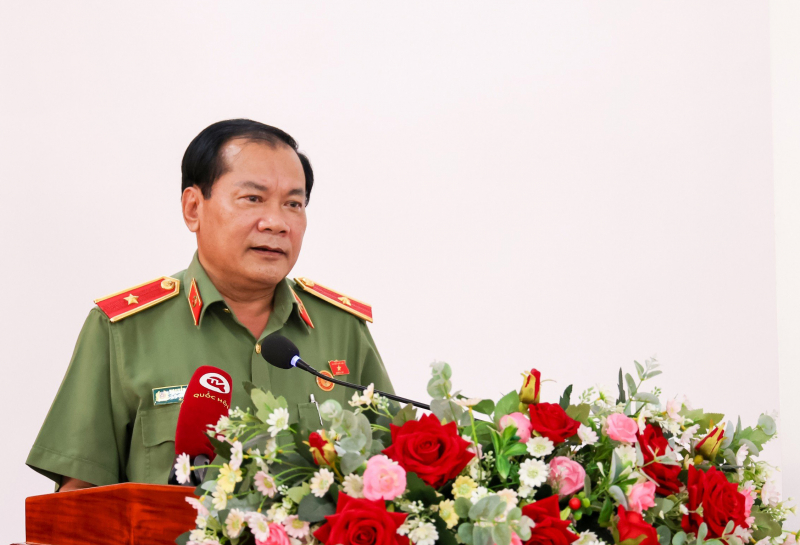 Giám đốc Công an TP Cần Thơ trả lời cử tri về phòng chống tội phạm trên không gian mạng -0