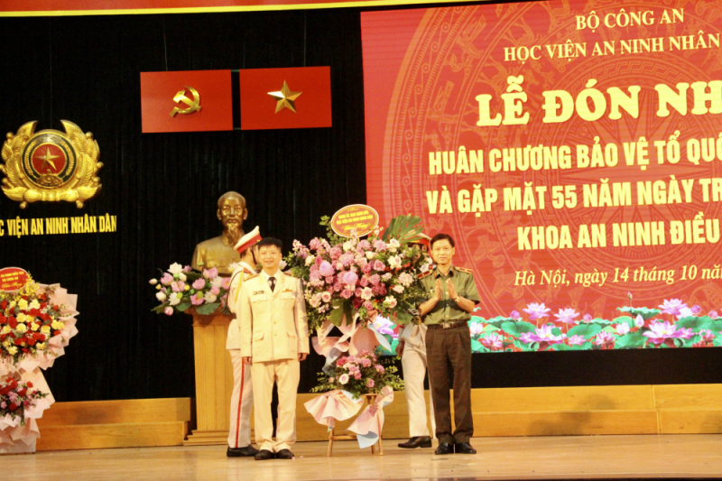 Khoa An ninh điều tra đón nhận Huân chương Bảo vệ Tổ quốc hạng Nhì -0