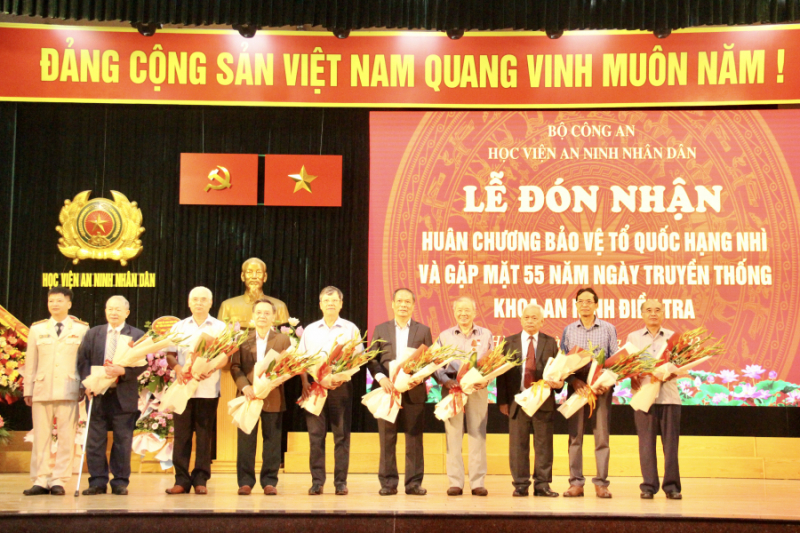 Khoa An ninh điều tra đón nhận Huân chương Bảo vệ Tổ quốc hạng Nhì -0