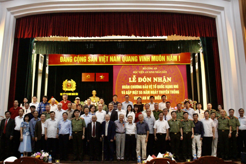 Khoa An ninh điều tra đón nhận Huân chương Bảo vệ Tổ quốc hạng Nhì -0
