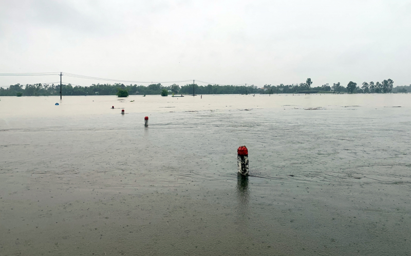 Học sinh TP Tam Kỳ nghỉ học vì mưa lũ -0