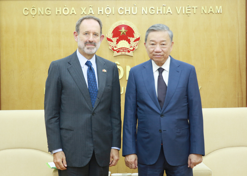 Thúc đẩy hợp tác với các cơ quan thực thi pháp luật Italy -0