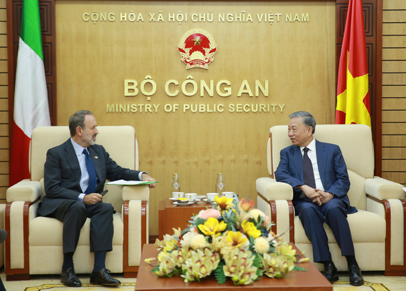 Thúc đẩy hợp tác với các cơ quan thực thi pháp luật Italy -0