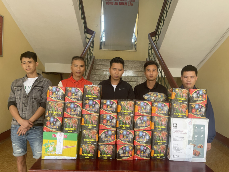 Bắt vụ đốt pháo trái phép, lần ra đường dây tàng trữ gần 55kg pháo nổ -0