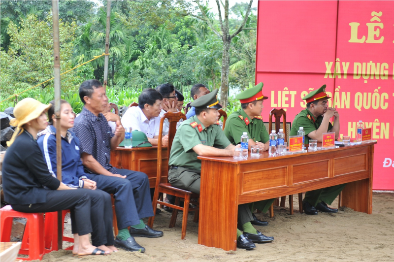 Khởi công xây dựng “Nhà tình nghĩa” cho thân nhân liệt sĩ CAND hy sinh trong vụ khủng bố ở Đắk Lắk -0