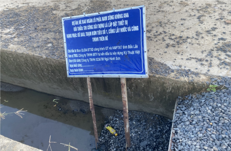 Cận cảnh đê bao ngăn lũ hơn 200 tỷ đồng chưa hoàn thành đã xuống cấp -0