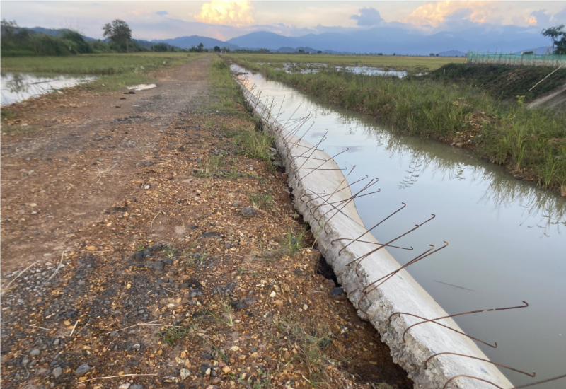 Cận cảnh đê bao ngăn lũ hơn 200 tỷ đồng chưa hoàn thành đã xuống cấp -0