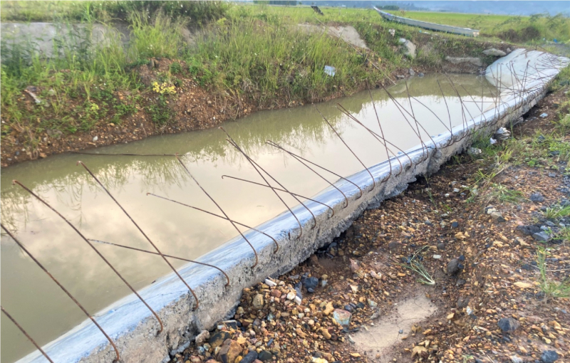 Cận cảnh đê bao ngăn lũ hơn 200 tỷ đồng chưa hoàn thành đã xuống cấp -0