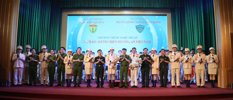 Đoàn Nghi lễ CAND biểu diễn phục vụ cán bộ chiến sĩ Học viện Quân y -0