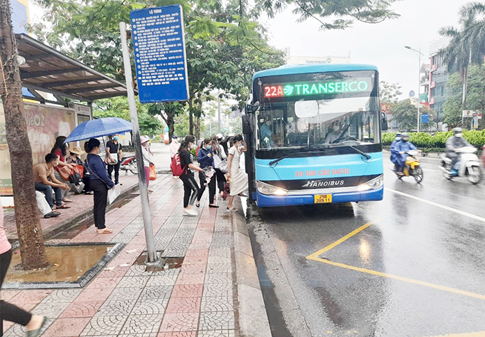 Tăng giá vé buýt, người dân có “quay lưng” với phương tiện công cộng? -0