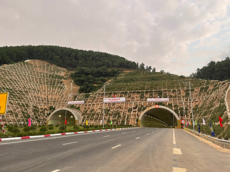 Khánh thành hai dự án cao tốc, rút ngắn thời gian từ Hà Nội về Nghệ An còn 3,5 giờ -0
