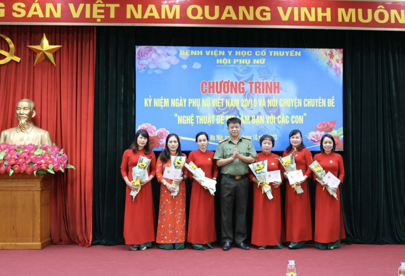 Tổ chức gặp mặt và nói chuyện chuyên đề “ Nghệ thuật để mẹ làm bạn với các con”. -0