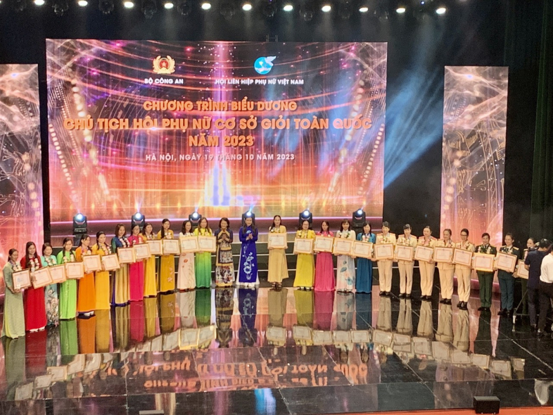 Những cống hiến của phụ nữ cơ sở cho sự phát triển của đất nước -0