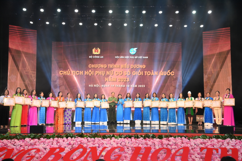 Những cống hiến của phụ nữ cơ sở cho sự phát triển của đất nước -0