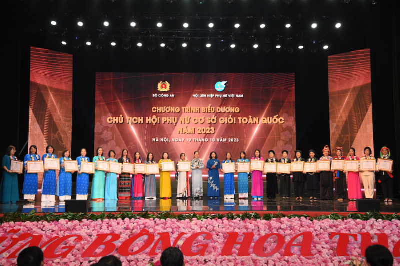 Những cống hiến của phụ nữ cơ sở cho sự phát triển của đất nước -0