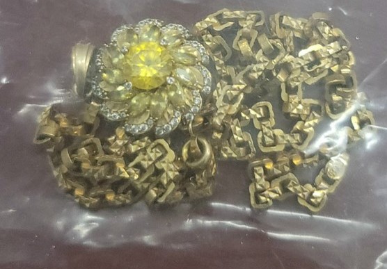 Tên cướp bị chặn bắt ngã xe nhảy kênh lẩn trốn nhưng không thoát -0