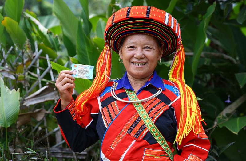 Vị già làng mang sắc phục Công an ở Thượng Minh -0