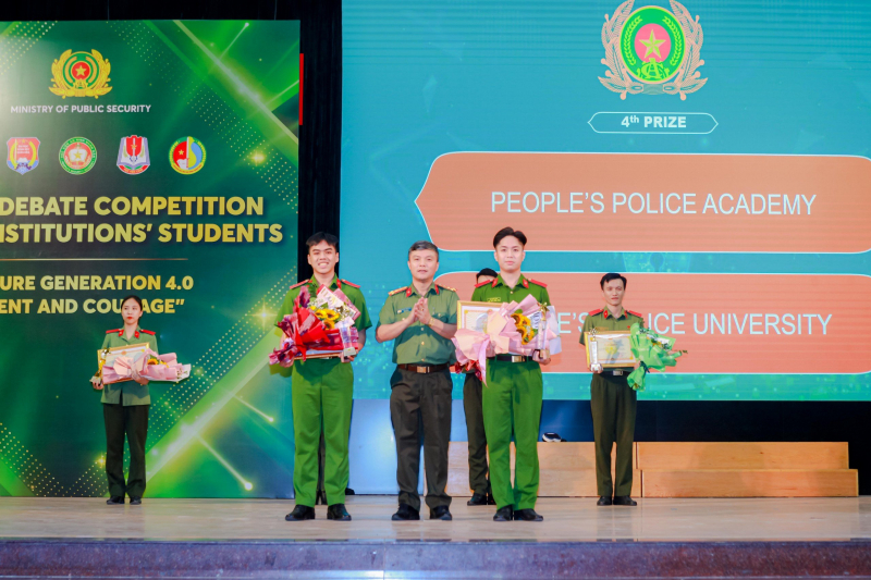 Lần đầu tiên tổ chức cuộc thi tranh biện bằng tiếng Anh cho học viên trong CAND -0