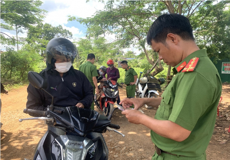 Cử tri Đắk Lắk kiến nghị tăng cường Công an về cơ sở sau vụ khủng bố -0
