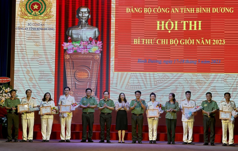 Phụ nữ Công an tỉnh Bình Dương với nhiều hoạt động ý nghĩa, thiết thực -0