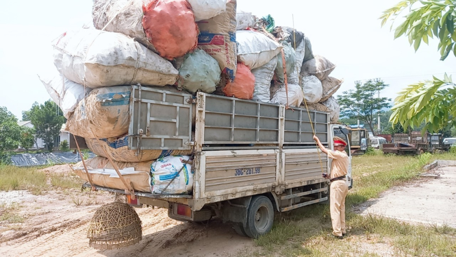 Xử lý gần 3.000 trường hợp vi phạm về kích thước thành thùng -0