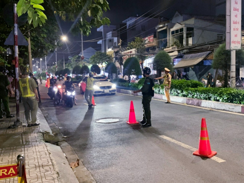Bình Dương triển khai thêm 12 tổ công tác xử lý vi phạm nồng độ cồn, ma túy -0