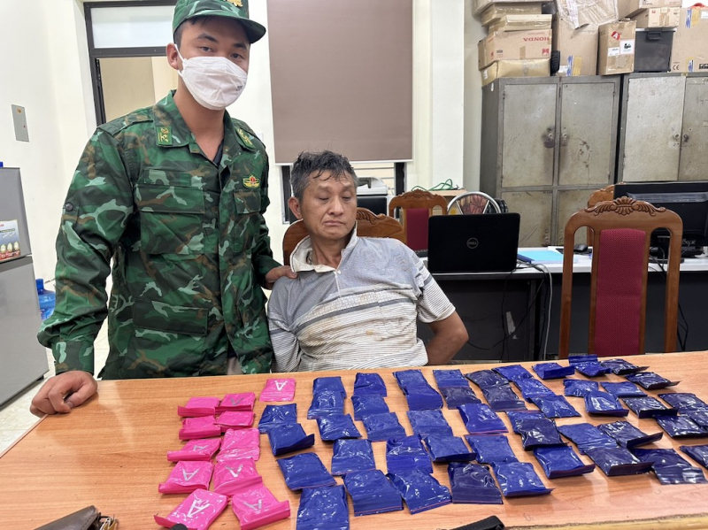 Bắt đối tượng cùng vật chứng gồm12.000 viên ma túy tổng hợp -0