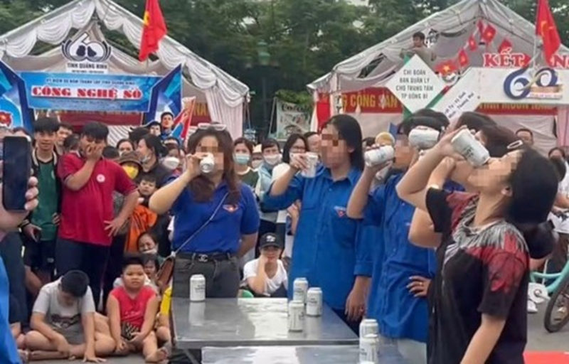 Đang làm rõ nghi vấn học sinh dưới 18 tuổi tham gia cuộc thi “Người phụ nữ uống bia nhiều nhất” tại Hội trại Thanh thiếu nhi TP Uông Bí -0