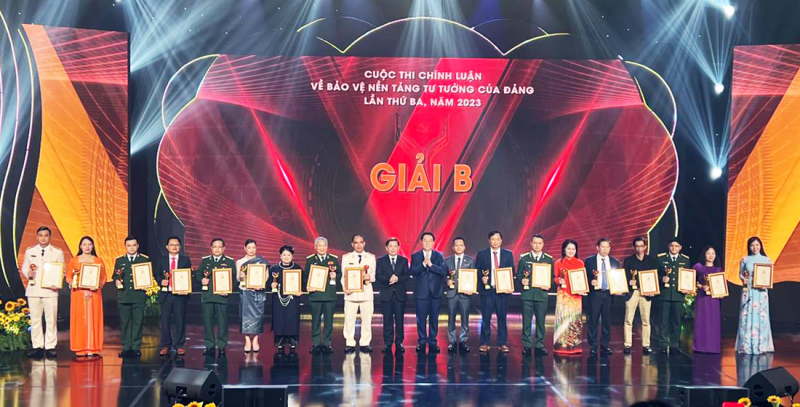 Trao giải Cuộc thi viết chính luận về bảo vệ nền tảng tư tưởng của Đảng lần thứ 3 -0