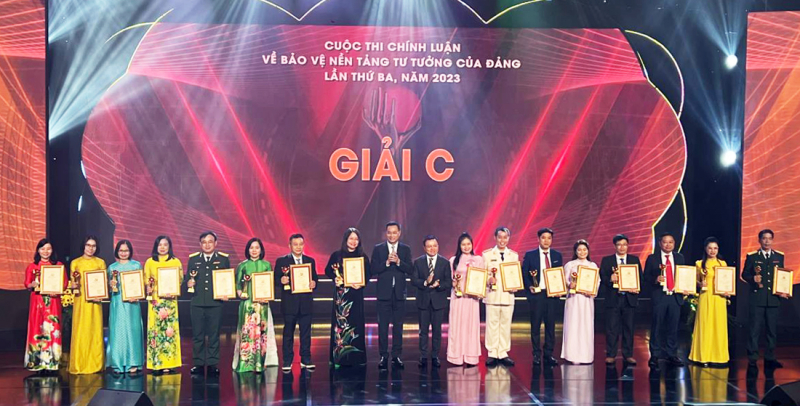 Trao giải Cuộc thi viết chính luận về bảo vệ nền tảng tư tưởng của Đảng lần thứ 3 -0