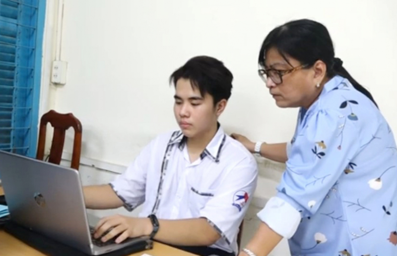 Cậu học trò nhỏ “mang chuông đi đánh xứ người” -0