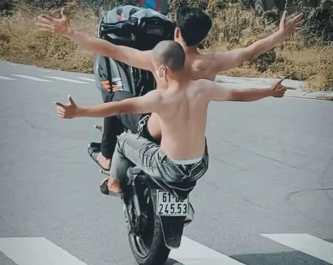 Xác minh nhóm “quái xế” bốc đầu xe ở khu đô thị mới Thủ Thiêm -3