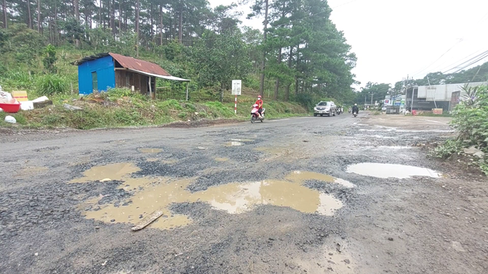 Quốc lộ 27 xuống cấp hàng chục năm, Lâm Đồng xin tự bỏ vốn để sửa chữa -0