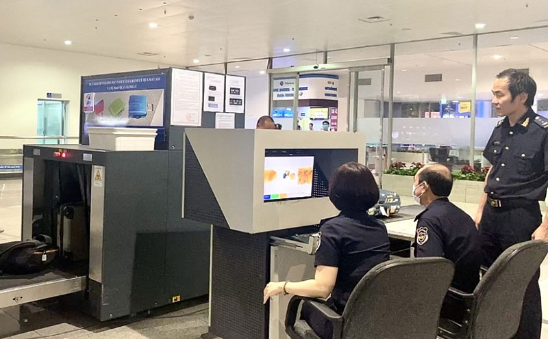 Buôn lậu qua Cảng hàng không Tân Sơn Nhất diễn biến ngày càng phức tạp -0