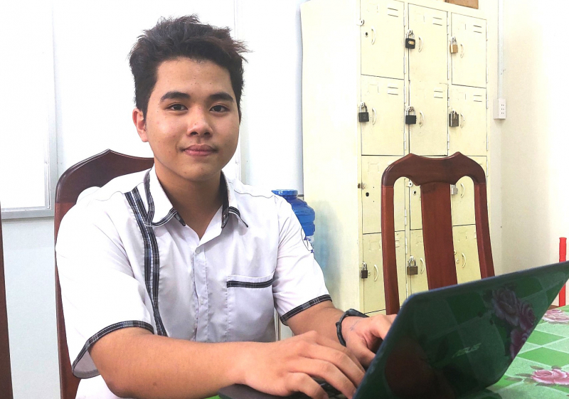 Cậu học trò nhỏ “mang chuông đi đánh xứ người” -0