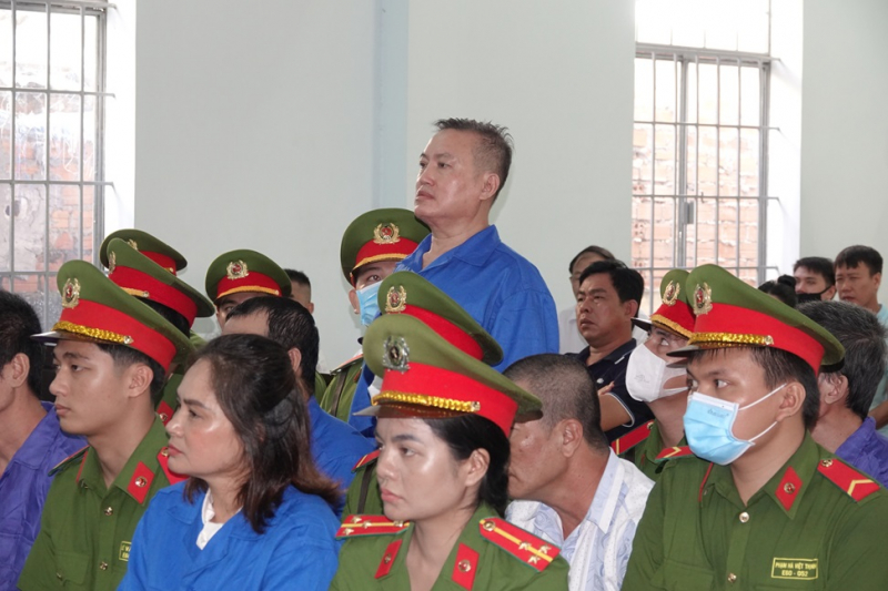 Trùm giang hồ Thảo “lụi” và đồng phạm hầu tòa -0