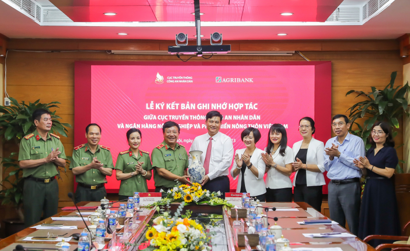 Cục Truyền thông CAND và Ngân hàng Agribank ký kết thỏa thuận hợp tác -0