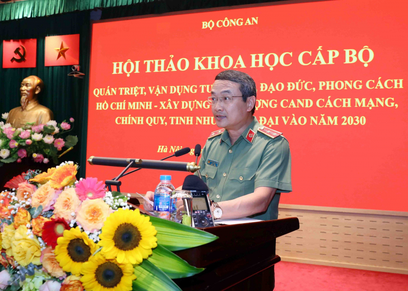 Vận dụng tư tưởng, đạo đức, phong cách Hồ Chí Minh trong công tác xây dựng lực lượng CAND -0