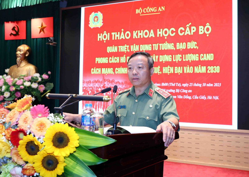Vận dụng tư tưởng, đạo đức, phong cách Hồ Chí Minh trong công tác xây dựng lực lượng CAND -0