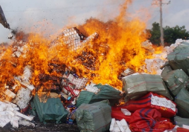 Tiêu hủy gần 190.000 gói thuốc lá ngoại nhập lậu -0