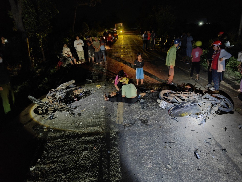 Điều tra vụ TNGT làm 3 người chết tại chỗ, 1 người chết tại bệnh viện -0