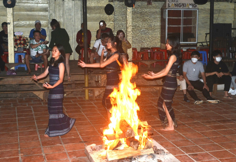 Chuyện “Không ai bị bỏ lại phía sau” ở một huyện miền núi -0