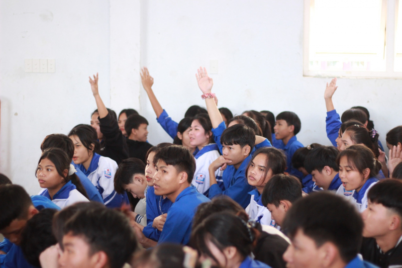 Hỗ trợ gần 4 tỷ đồng tiền ăn cho học sinh người dân tộc thiểu số -0