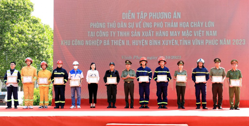 Vĩnh Phúc hơn 1.000 người tham gia diễn tập ứng phó thảm họa cháy lớn tại khu công nghiệp  -0